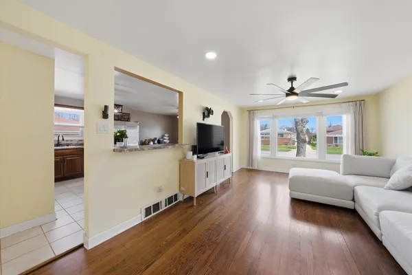 $319,900 | 14828 St Louis Avenue, Midlothian, IL 60445