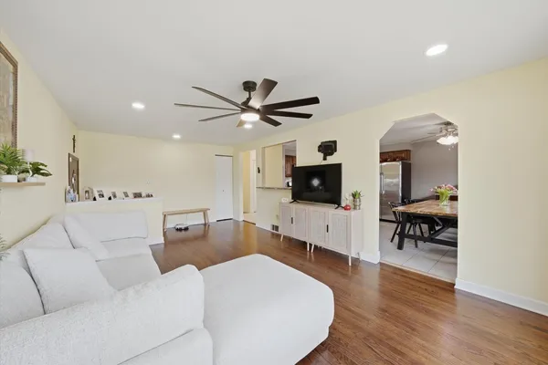 $319,900 | 14828 St Louis Avenue, Midlothian, IL 60445