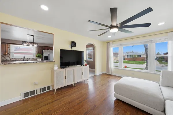$319,900 | 14828 St Louis Avenue, Midlothian, IL 60445