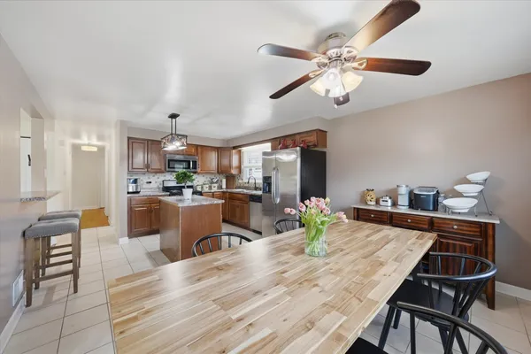 $319,900 | 14828 St Louis Avenue, Midlothian, IL 60445