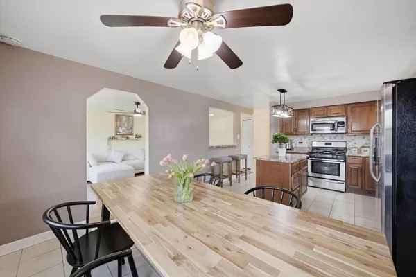 $319,900 | 14828 St Louis Avenue, Midlothian, IL 60445