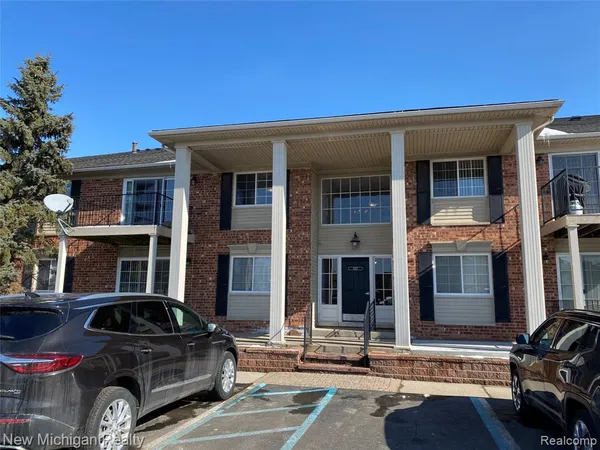 $2,000 | 6157 Orchard Lake Road, Unit 201, West Bloomfield, MI 48322