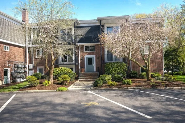 $299,900 | 80 Walnut Street, Unit 403, Canton, MA 02021
