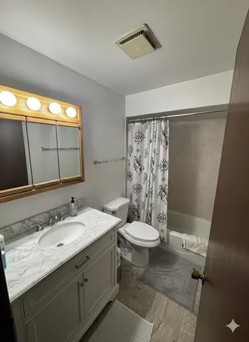 $1,450 | 5825 West 103rd Street, Unit 3SE, Oak Lawn, IL 60453