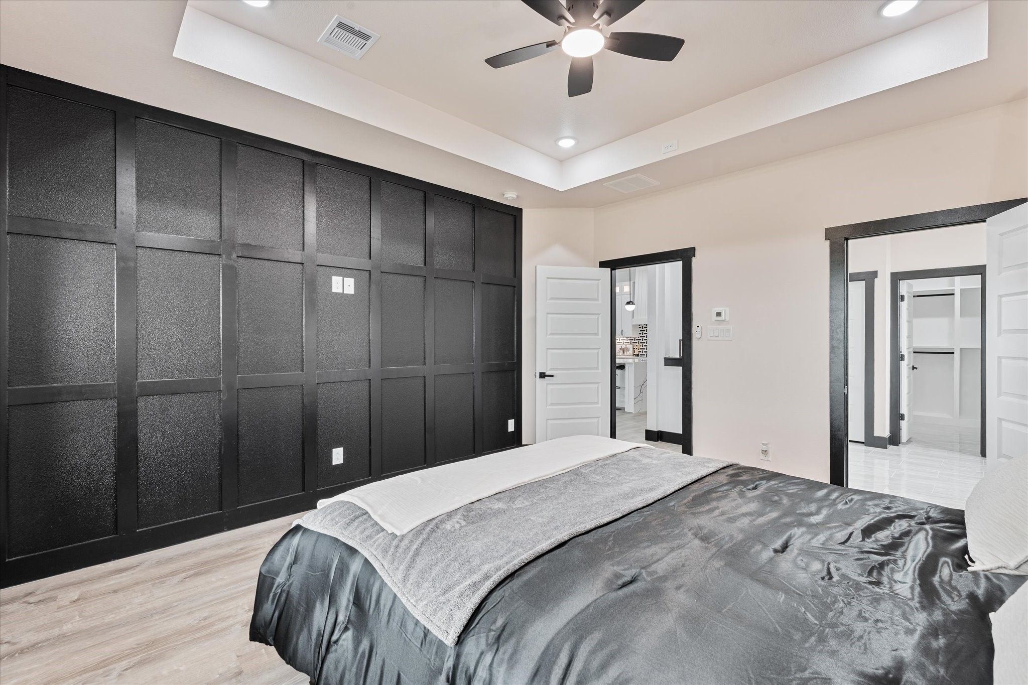 447 Sunset Trail Angleton, TX 77515 - Photo 25 of 41 Primary Bedroom accent Wall