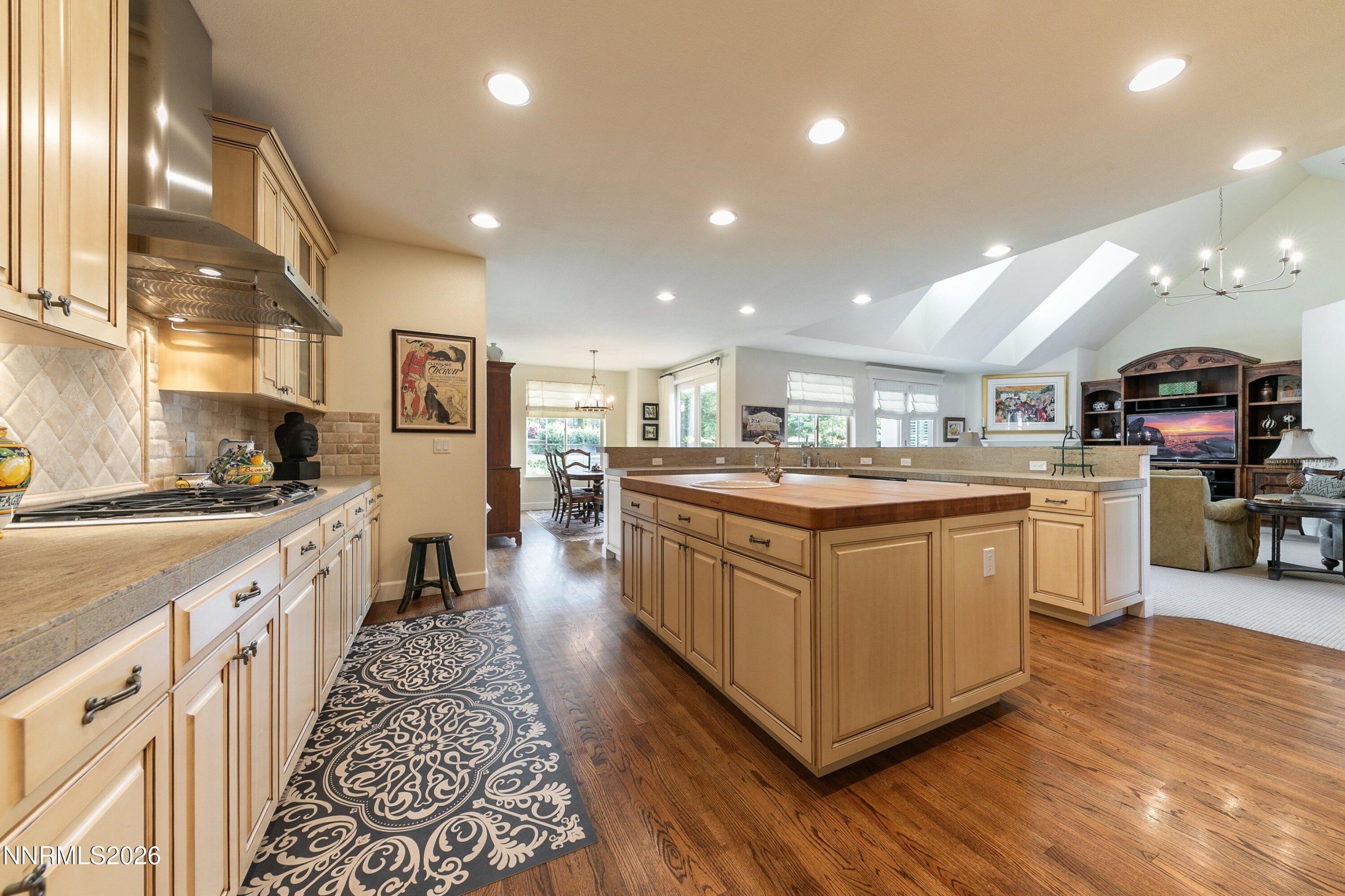 130 Juniper Hill Road Reno, NV 89519 - Photo 11 of 37 019_051-070-interior-3362x2241_350