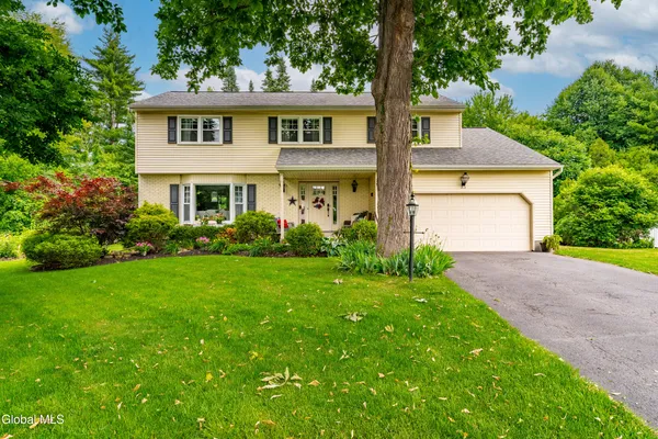 $609,000 | 33 Sheffield Drive, Bethlehem, NY 12054
