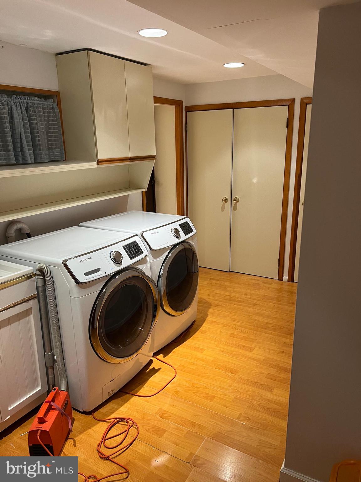 818 Burgess Street Philadelphia, PA 19116 - Photo 2 of 10