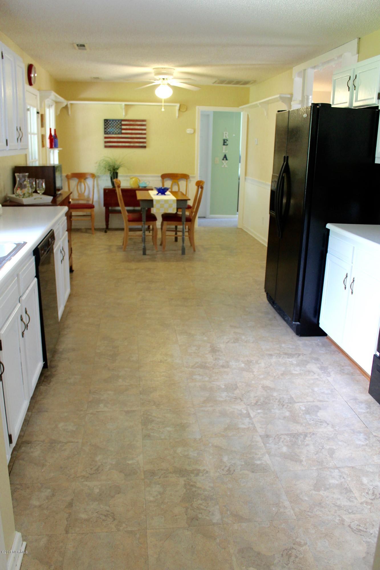 217 Fairford Road Castle Hayne, NC 28429 - Photo 5 of 17 Open kitchen area perfect for more than one cook.
