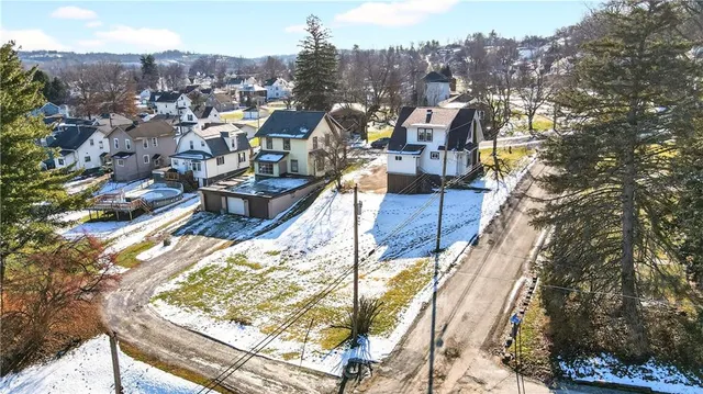 $269,500 | 140 4th Street, Houston, PA 15342