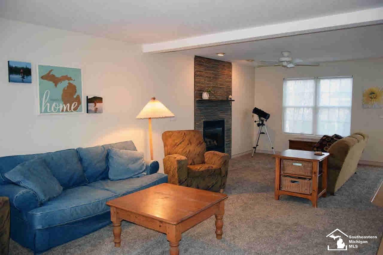 102 Raisin Circle Dundee, MI 48131 - Photo 3 of 25 Family Room View 2