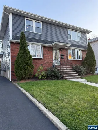 $2,650 | 106 Rochelle Parkway, Unit 2, Saddle Brook, NJ 07663