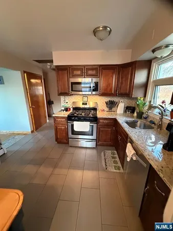 $2,650 | 106 Rochelle Parkway, Unit 2, Saddle Brook, NJ 07663