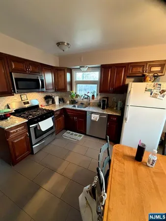 $2,650 | 106 Rochelle Parkway, Unit 2, Saddle Brook, NJ 07663