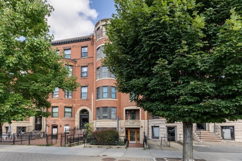 910 Beacon Street, Unit 7 Boston, MA 02215 - Photo 2 of 28