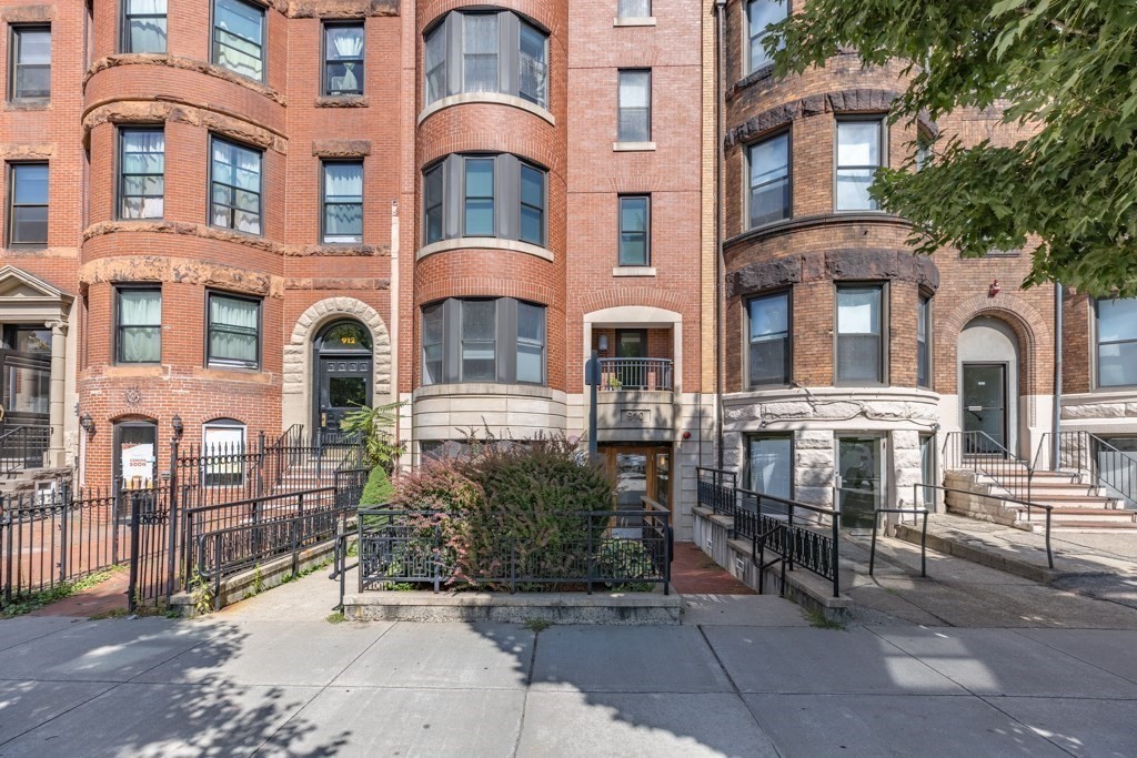 910 Beacon Street, Unit 7 Boston, MA 02215 - Photo 3 of 28