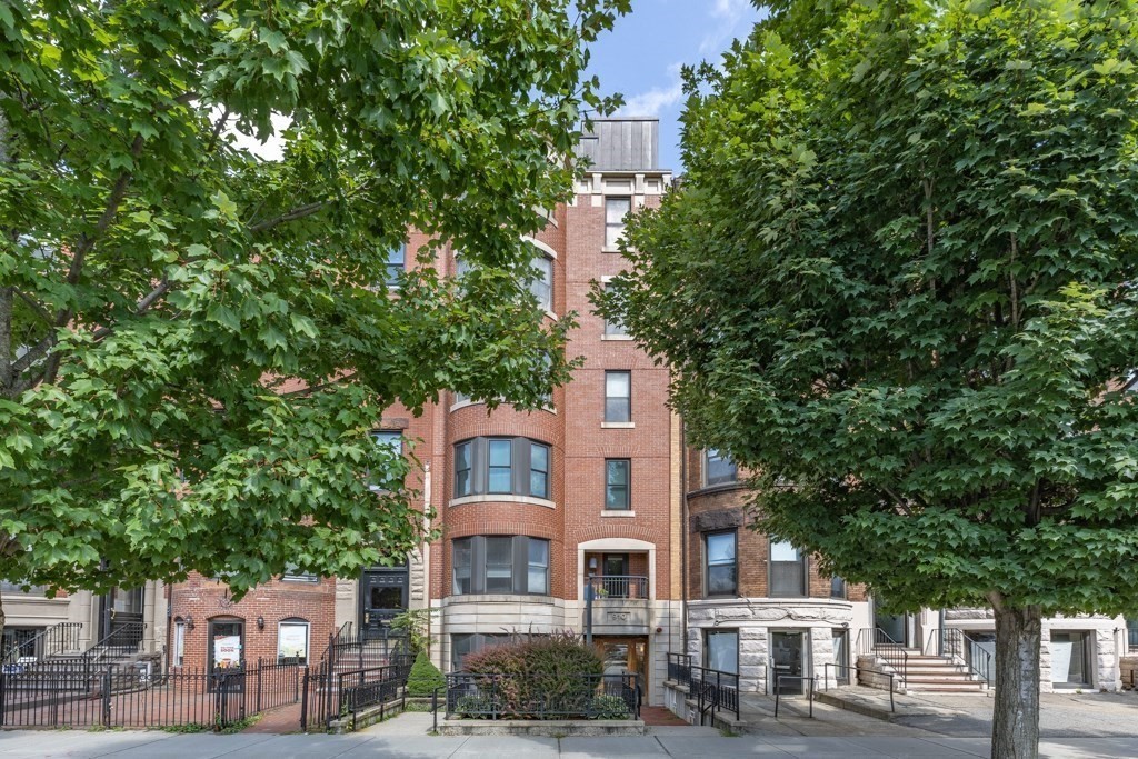 910 Beacon Street, Unit 7 Boston, MA 02215 - Photo 4 of 28