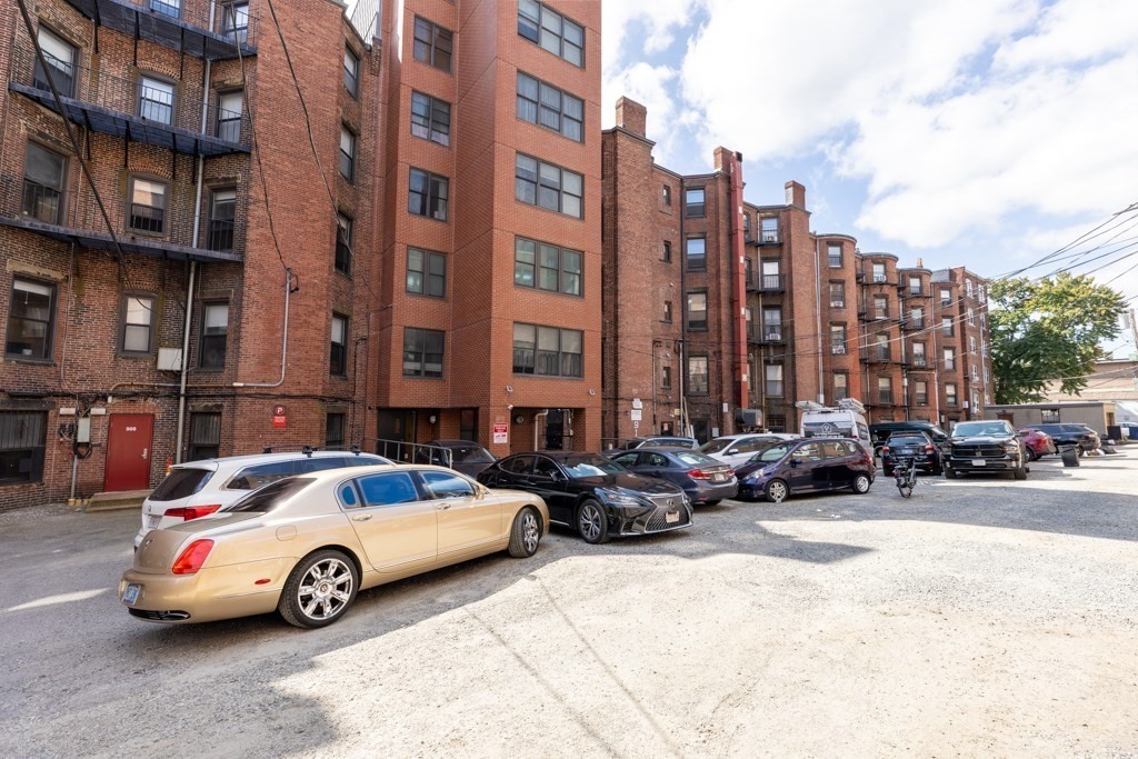 910 Beacon Street, Unit 7 Boston, MA 02215 - Photo 5 of 28