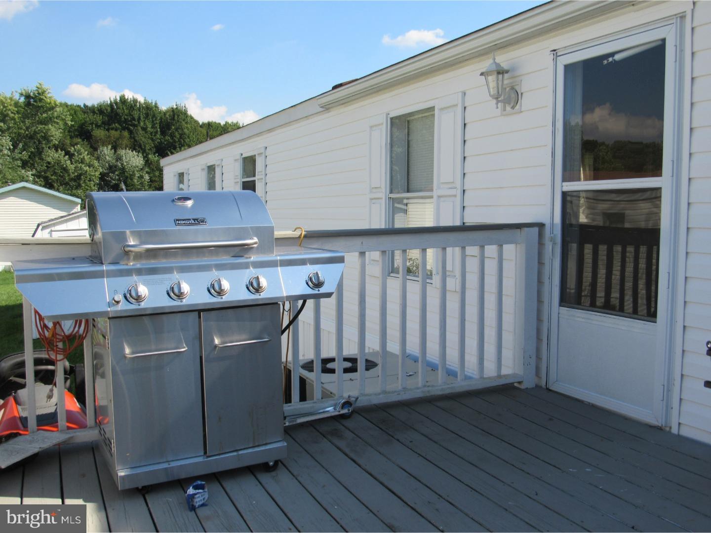 402 Oceanwind Road Bear, DE 19701 - Photo 3 of 19 Deck