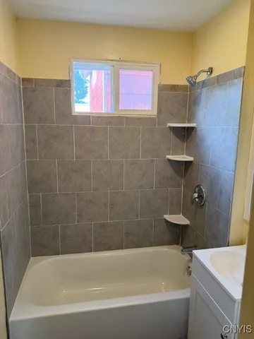 $1,600 | 109 Harford Road, Syracuse, NY 13208