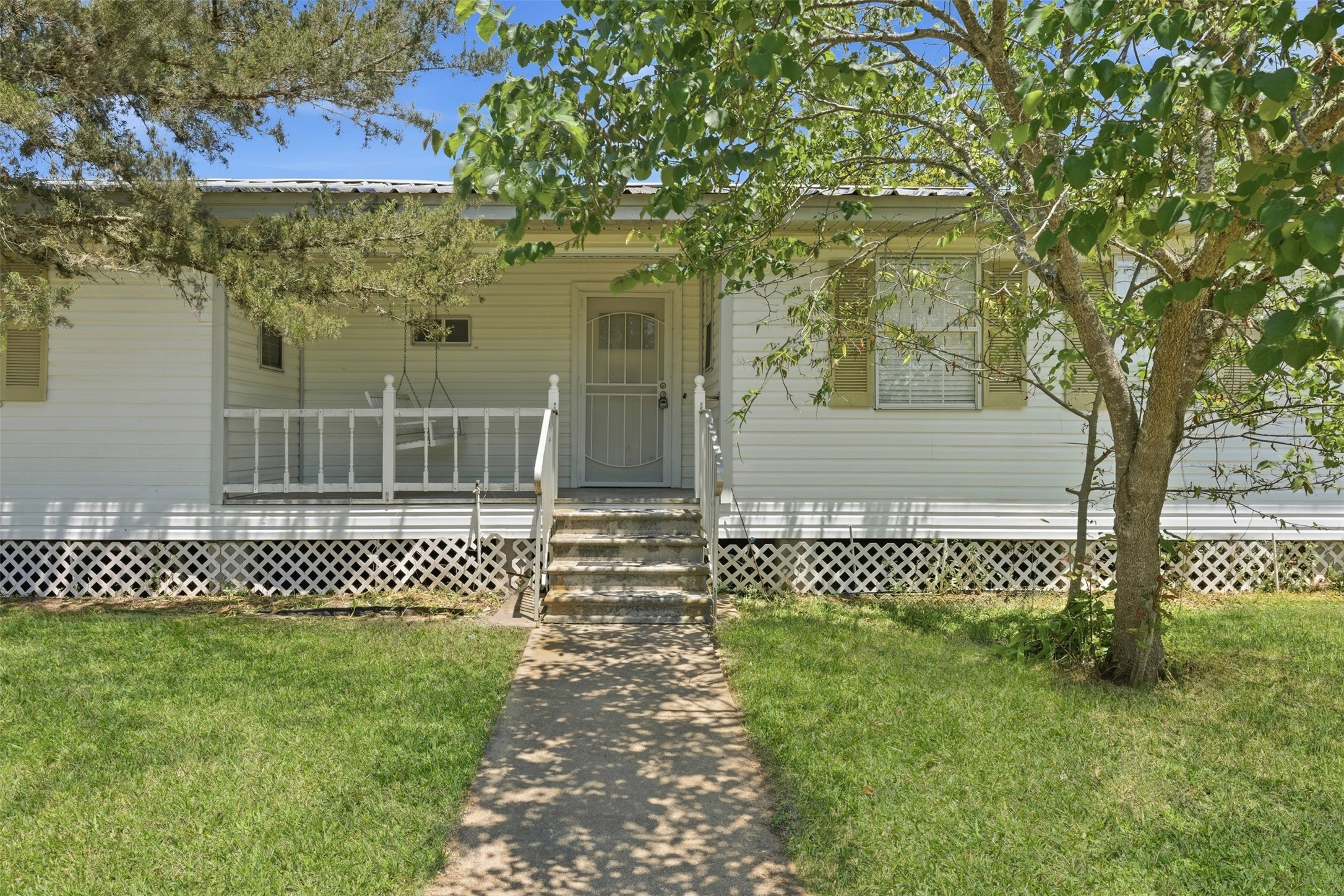 1310 Brazos Street Hempstead, TX 77445 - Photo 2 of 32 a front view of a house with a garden