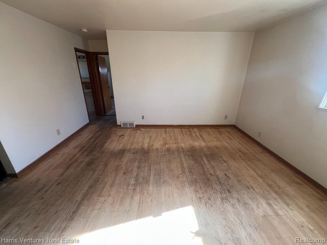 21111-15 Moross Road Grosse Pointe, MI 48236 - Photo 5 of 25 Living room featuring light wood finished floors (upper)