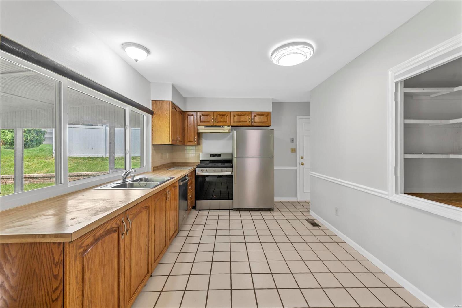 842 Reinke Road Ballwin, MO 63021 - Photo 3 of 25 Gallery Image 3