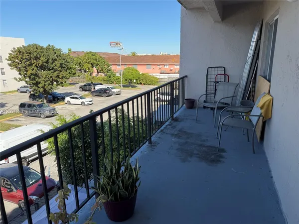 $229,900 | 5755 West 20th Avenue, Unit 308, Hialeah, FL 33012