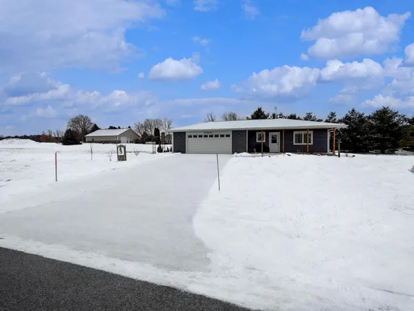 $421,000 | 90 McDermott Court, Random Lake, WI 53075