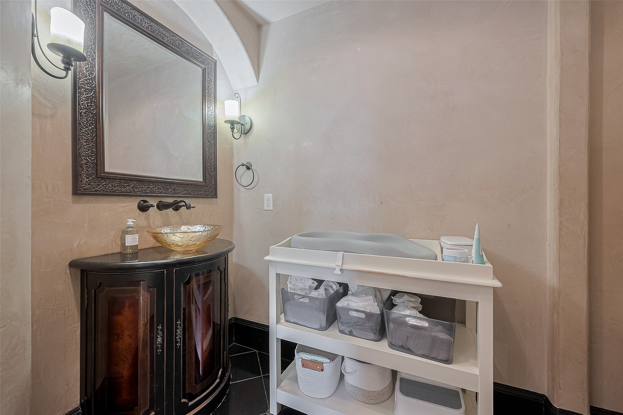6419 Rodrigo Street Houston, TX 77007 - Photo 18 of 35 Another view of the half bath and its timeless finishes.