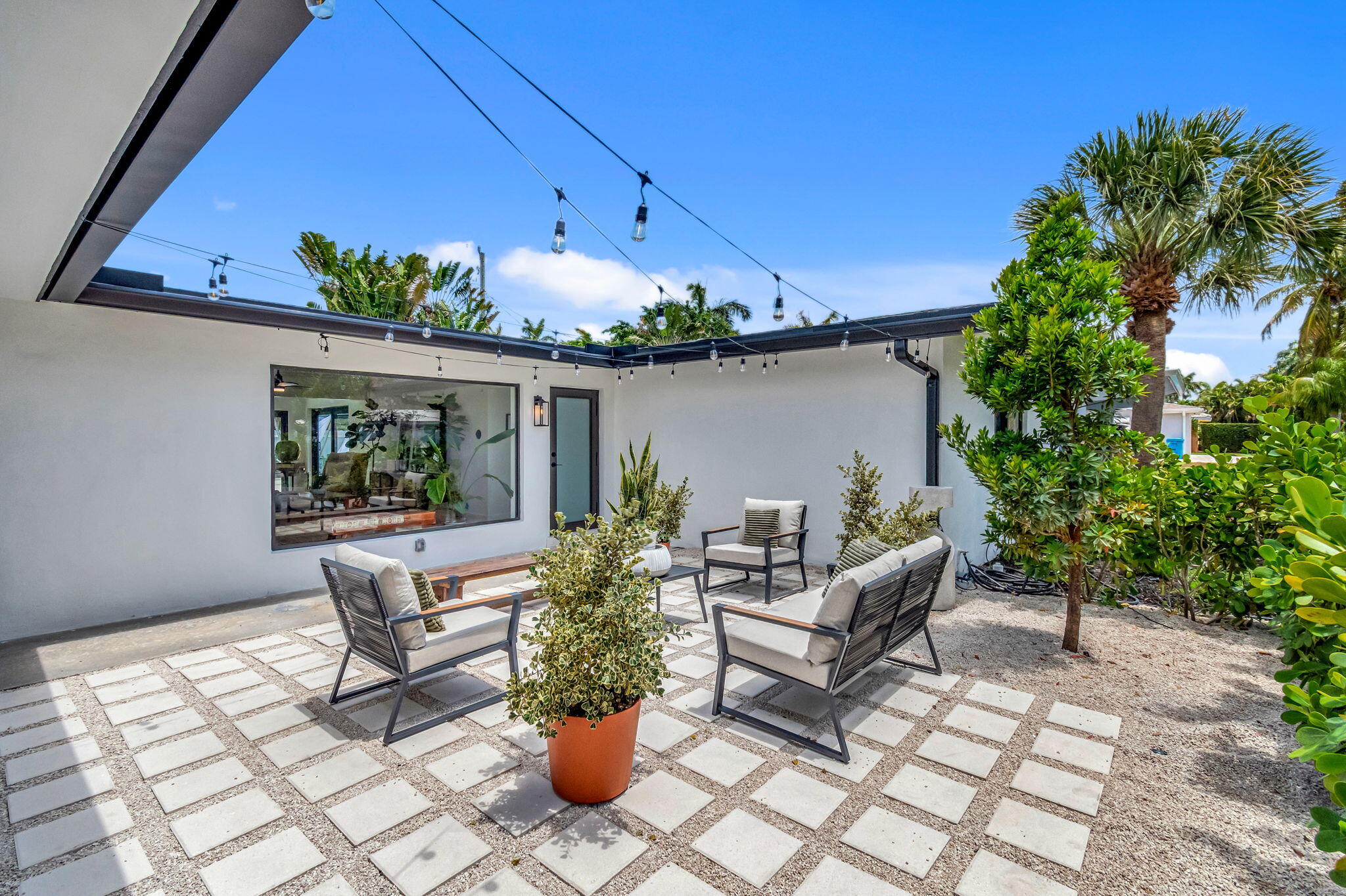 625 Las Palmas Park Boynton Beach, FL 33435 - Photo 4 of 44 Front Patio