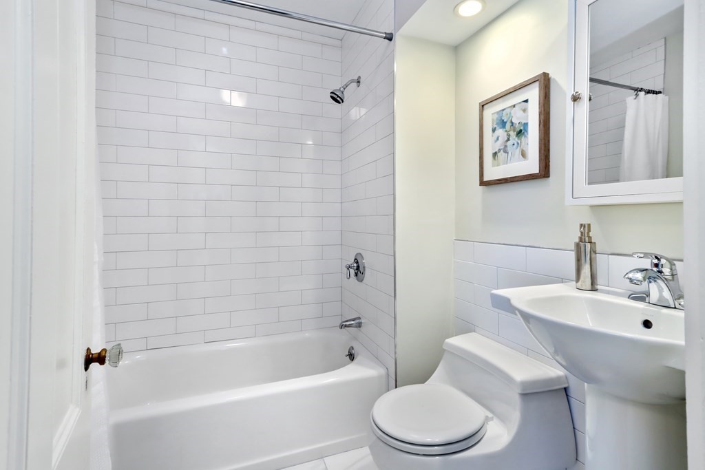 19 Boardman Avenue Melrose, MA 02176 - Photo 25 of 40