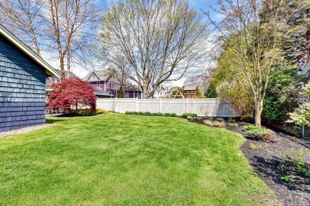 19 Boardman Avenue Melrose, MA 02176 - Photo 33 of 40