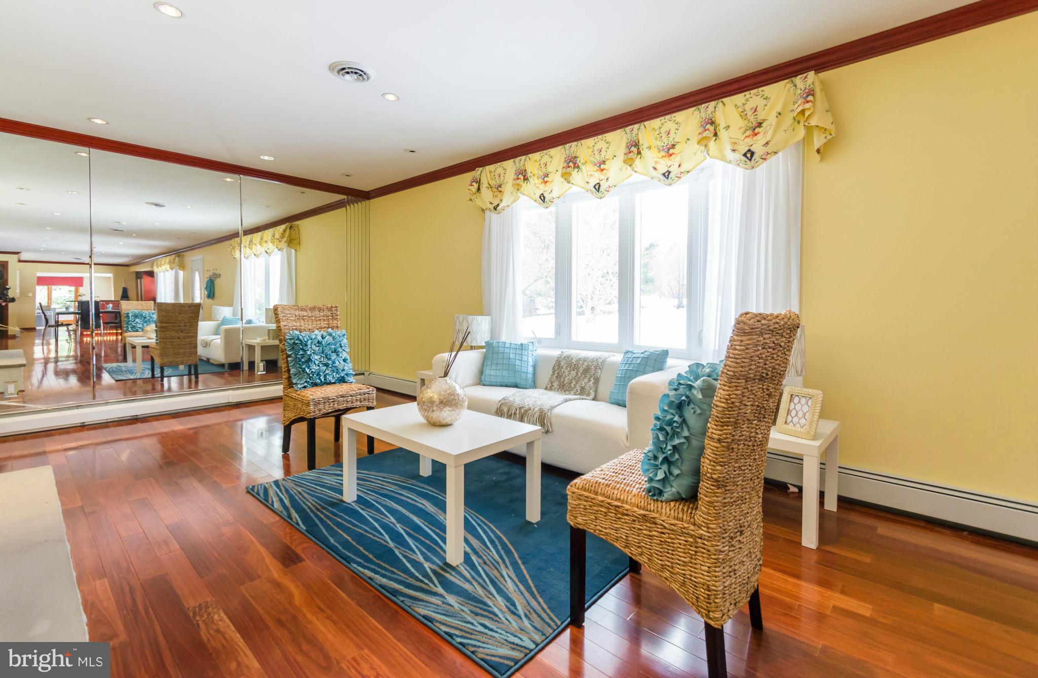 Living Room w/ bay window