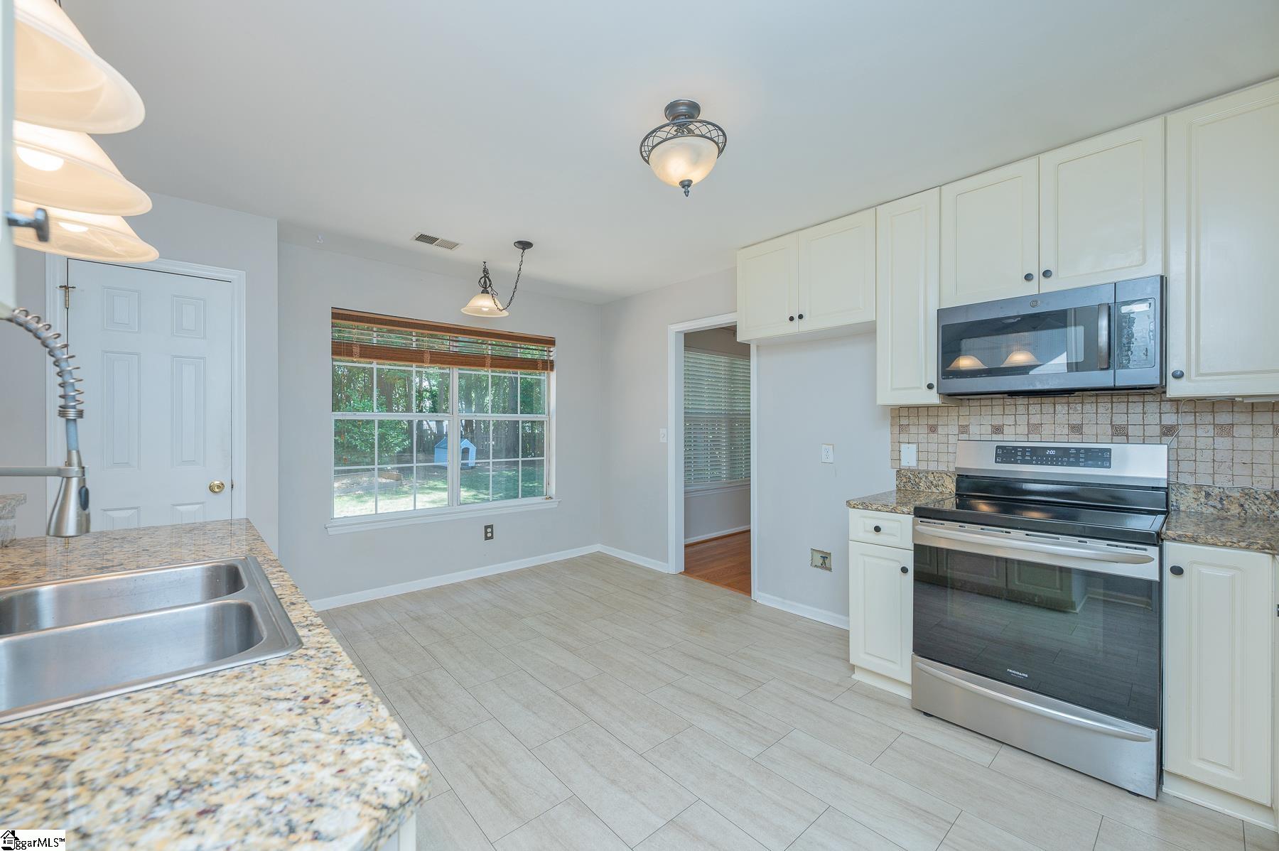 400 Penobscot Court Simpsonville, SC 29681 - Photo 8 of 33