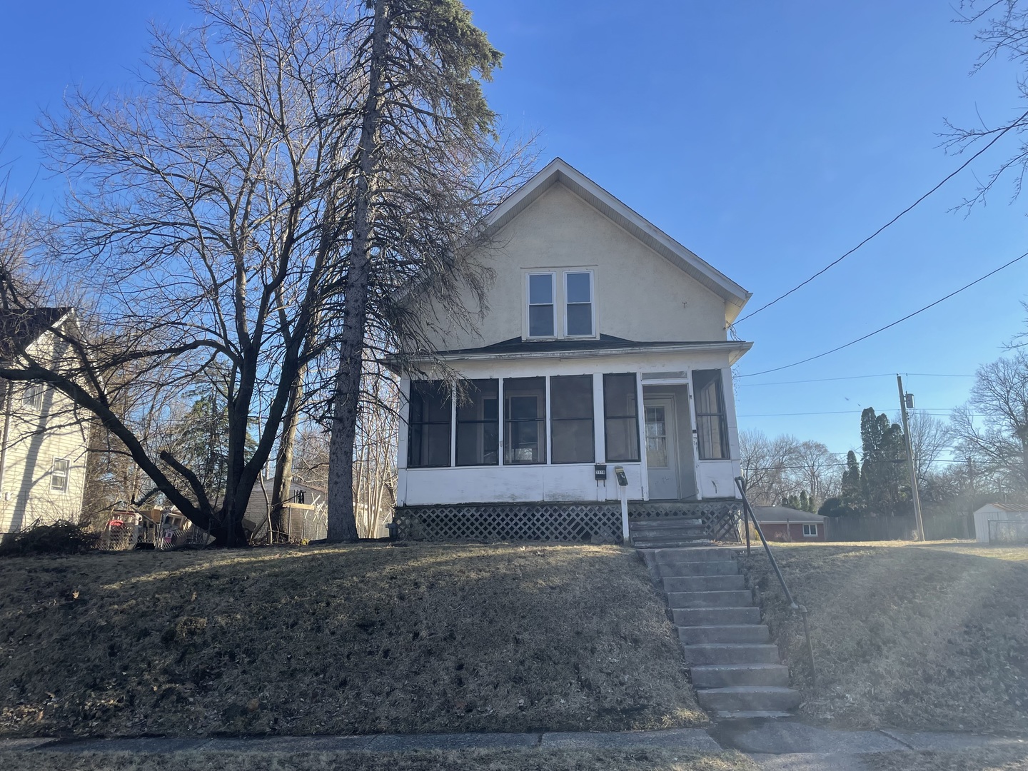 3116 11th Avenue Moline, IL 61265 - Photo 1 of 10 a front view of a house with a yard
