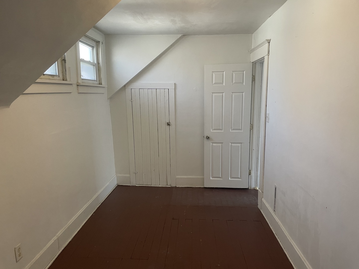 3116 11th Avenue Moline, IL 61265 - Photo 8 of 10 a view of hallway with window