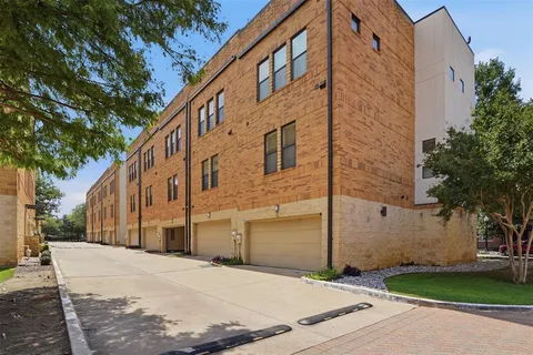 $599,000 | 644 East Bluff Street, Fort Worth, TX 76102