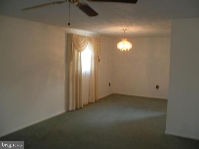 12202 Deka Road Clinton, MD 20735 - Photo 5 of 16 Dining Area