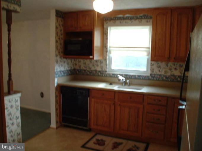 12202 Deka Road Clinton, MD 20735 - Photo 6 of 16 Kitchen
