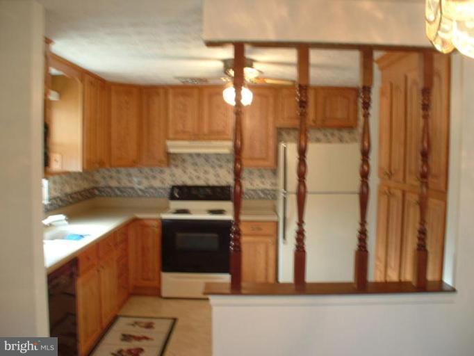 12202 Deka Road Clinton, MD 20735 - Photo 7 of 16 Kitchen #2