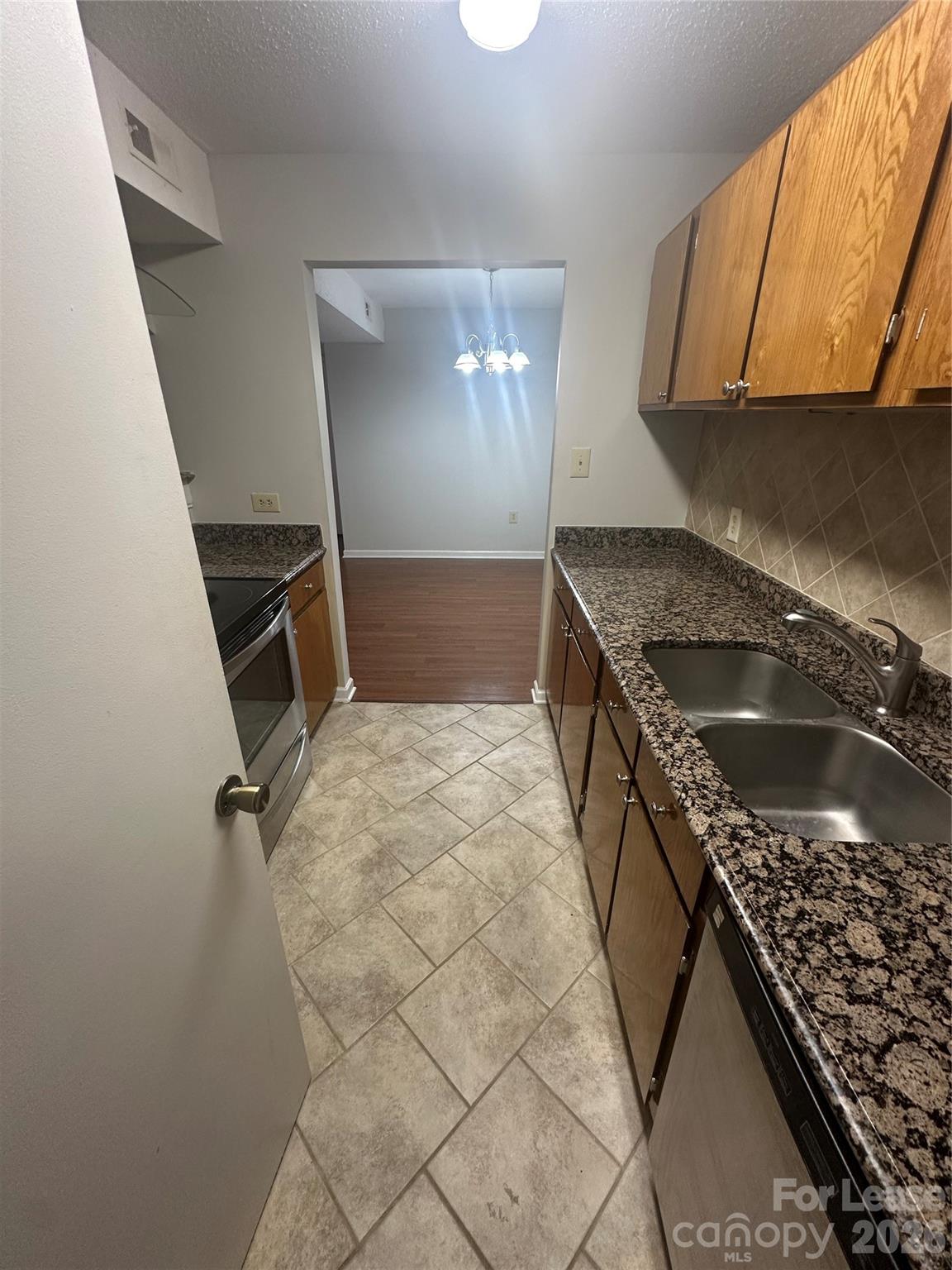 5024 Sardis Road Charlotte, NC 28270 - Photo 6 of 20