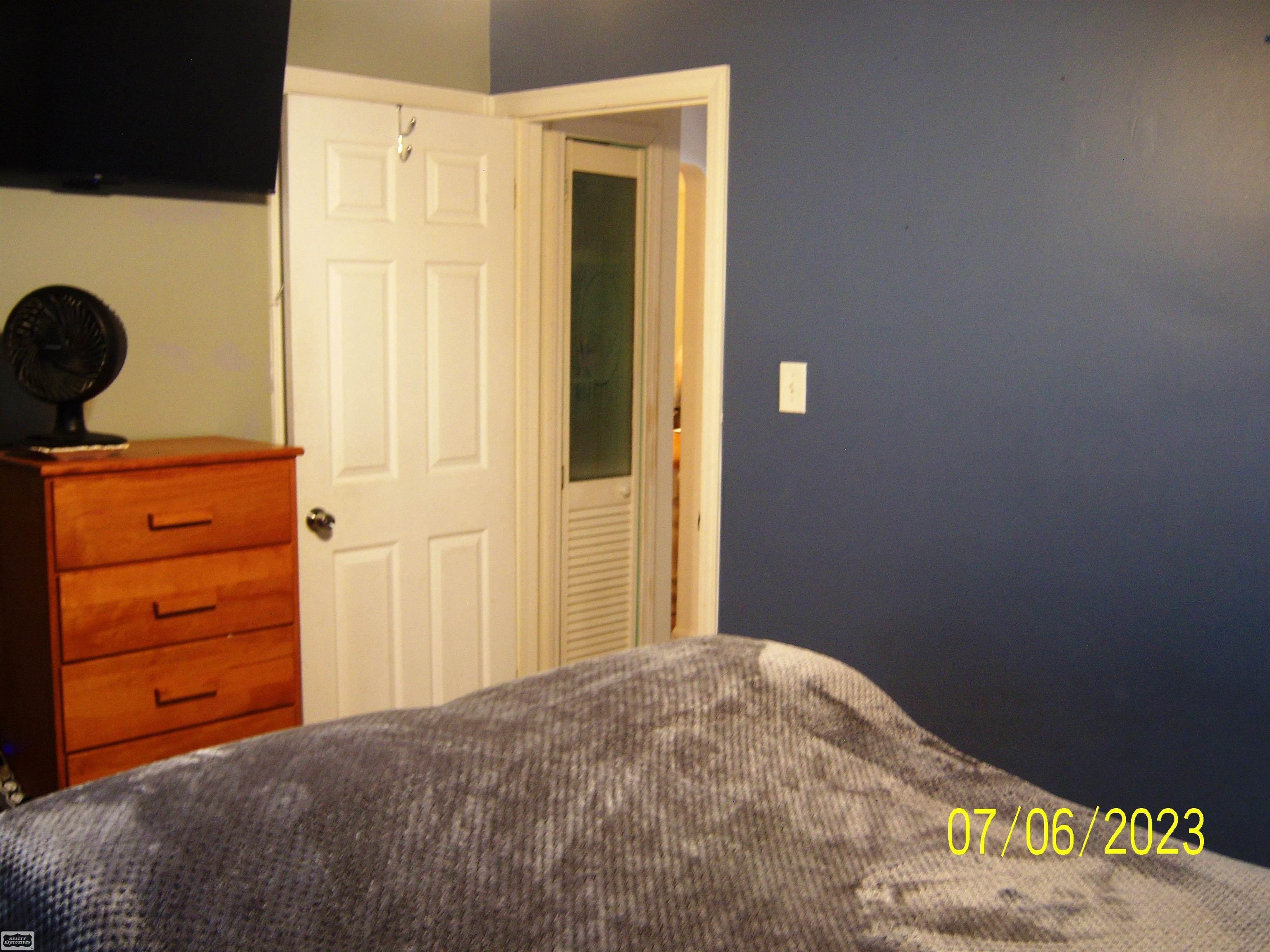 2189 Vernier Road Grosse Pointe, MI 48236 - Photo 14 of 32 50114567-13.JPG