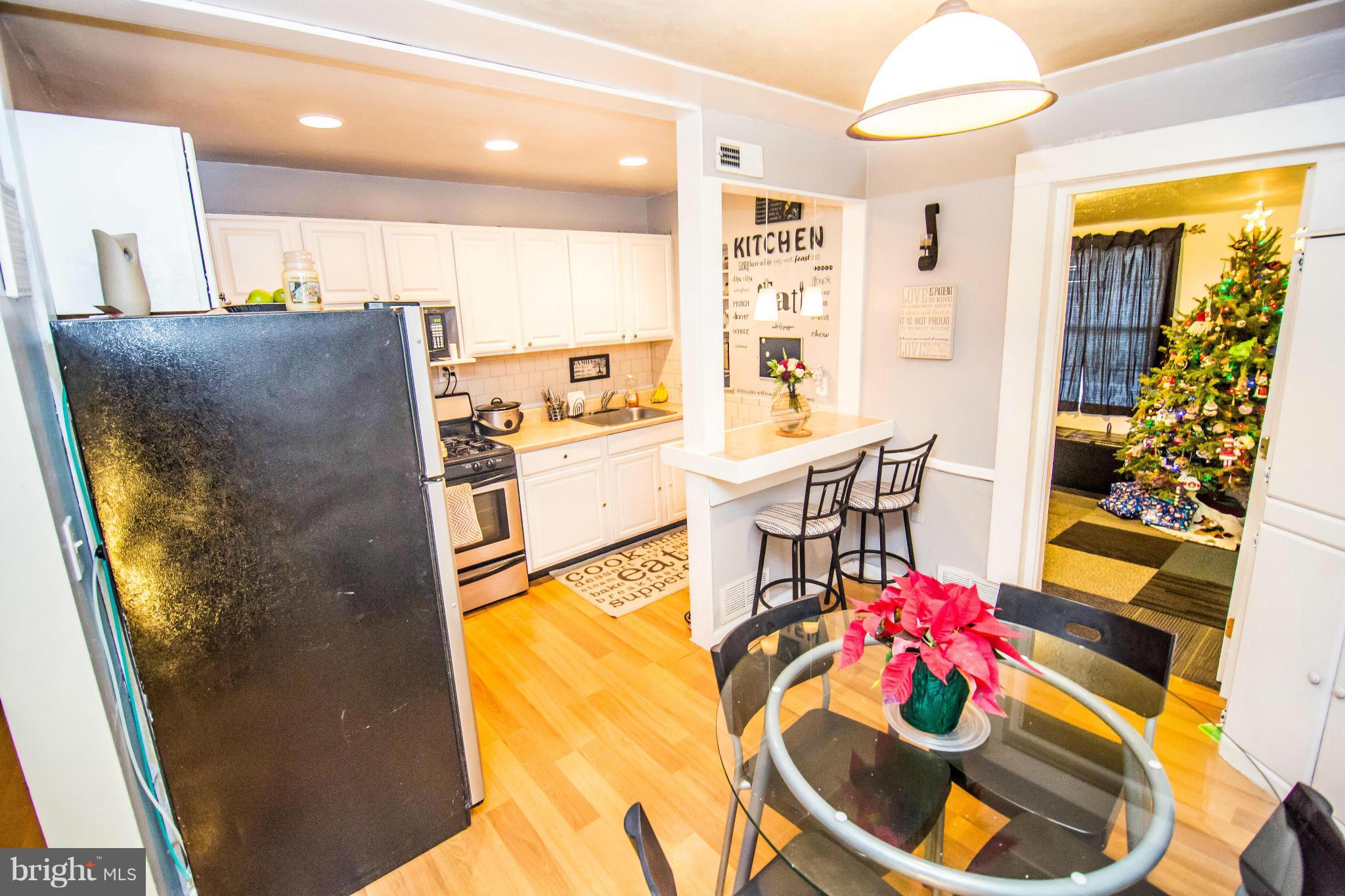 4708 Raspe Avenue Baltimore, MD 21206 - Photo 4 of 23 Updated Eat-in KIT w/ SS appliances