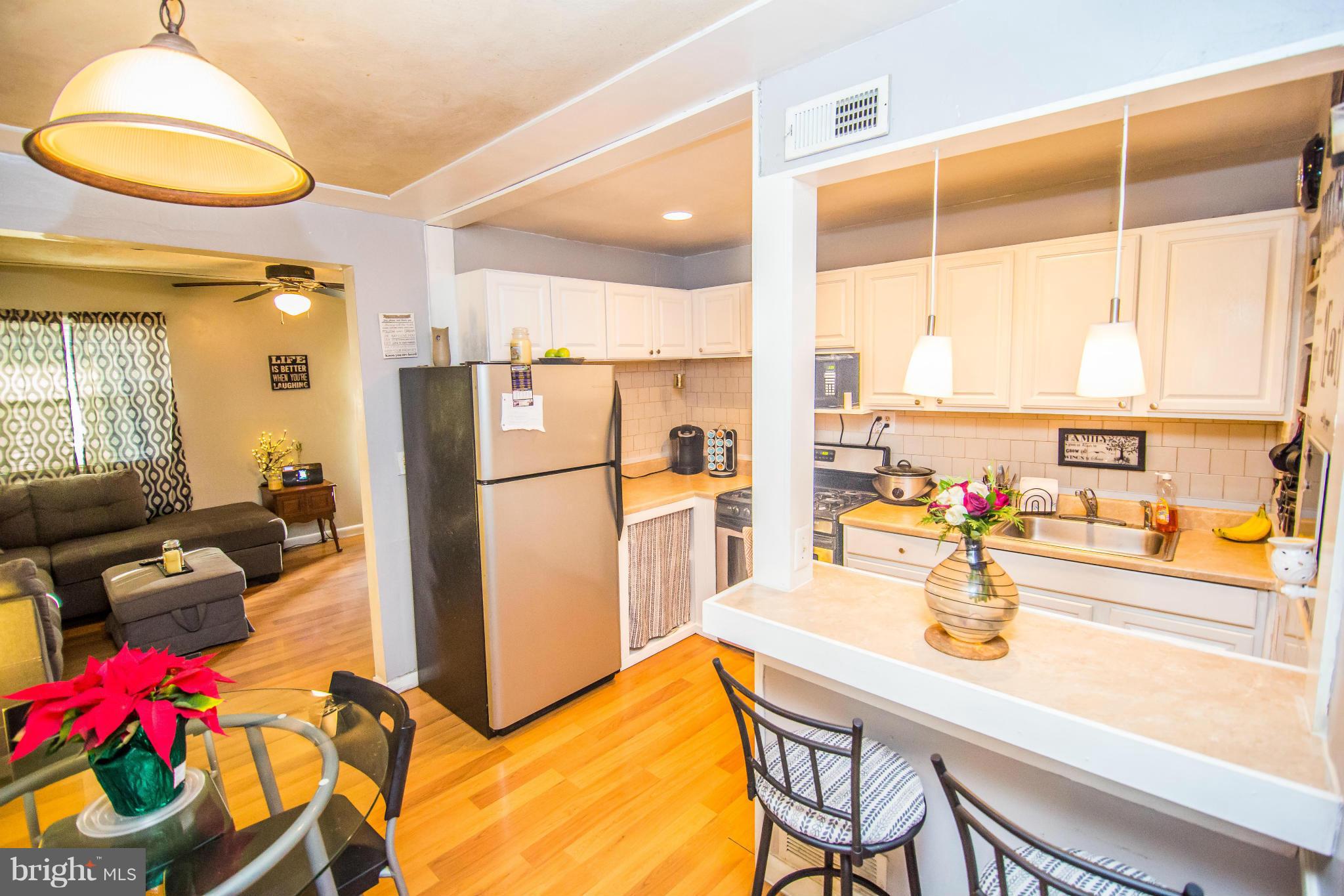 4708 Raspe Avenue Baltimore, MD 21206 - Photo 5 of 23 Updated Eat-in KIT w/ SS appliances