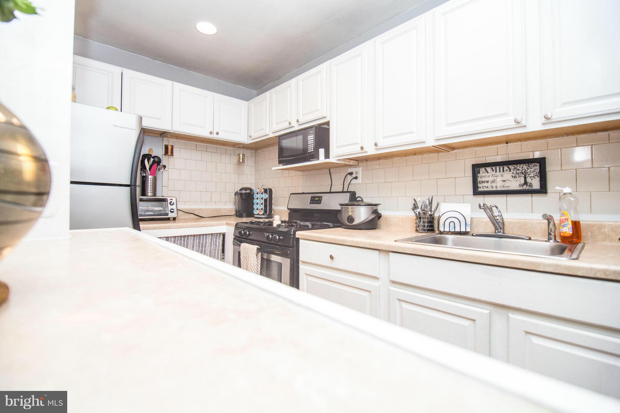 4708 Raspe Avenue Baltimore, MD 21206 - Photo 6 of 23 Lots of counter space