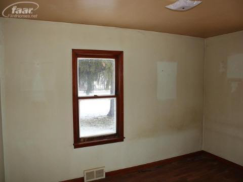 8260 Newburg Road Durand, MI 48429 - Photo 7 of 25 20348658-6.JPG