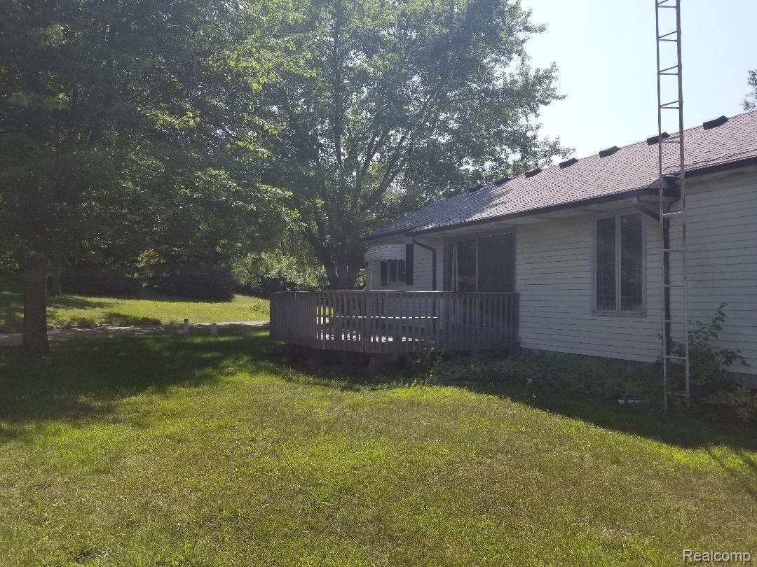 5305 South Bull Run Road Gregory, MI 48137 - Photo 11 of 16 17.jpg