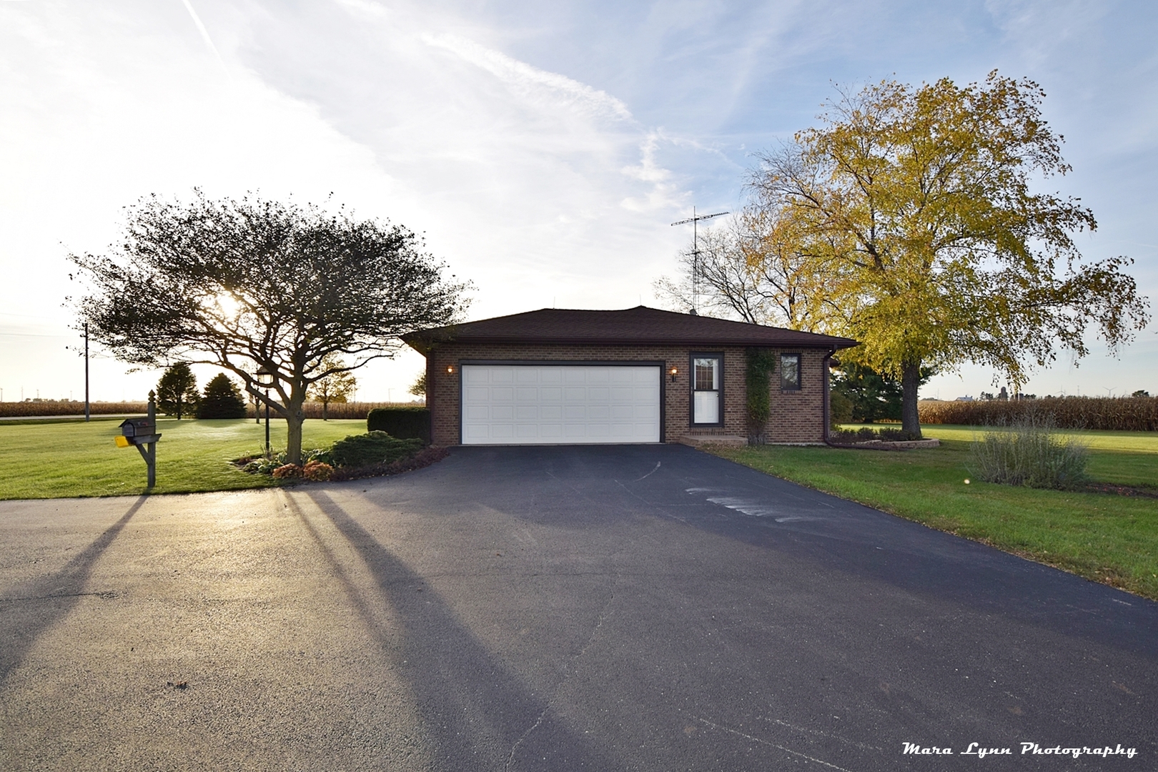 6411 Perry Road DeKalb, IL 60115 - Photo 4 of 57