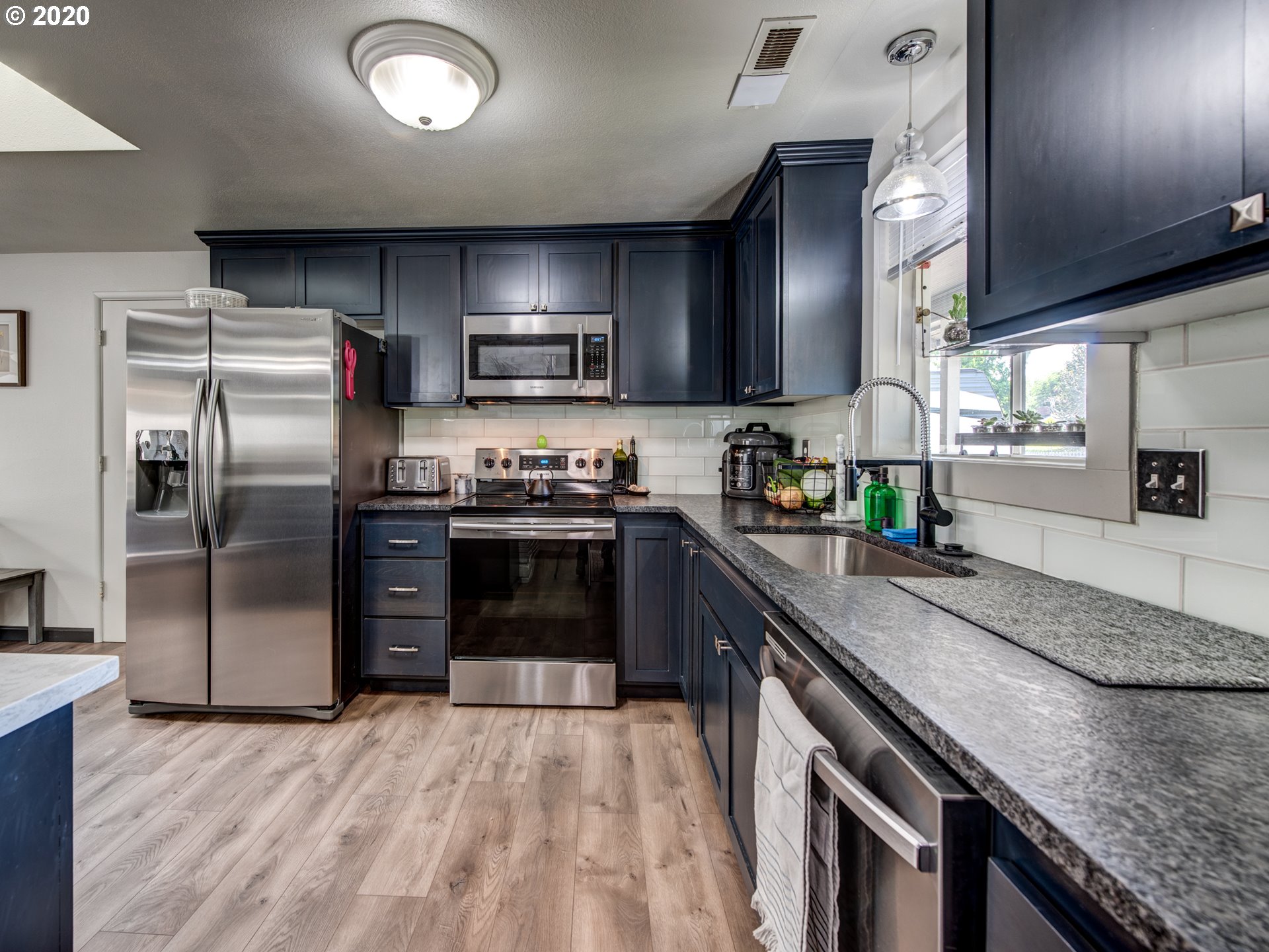 787 Maxwell Road Eugene, OR 97404 - Photo 3 of 21 Gallery Image 3